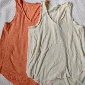 AE v-neck shirttail tank top bundle